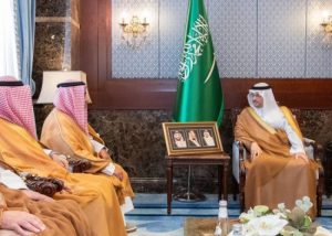 محافظ الأحساء يستعرض الخطط الإستراتيجية لمشروعات البلدية والخدمات المستقبلية المتوقعة.