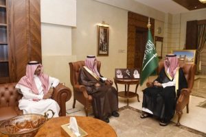 محافظ جدة يستعرض برامج “ثقافية الفنون”