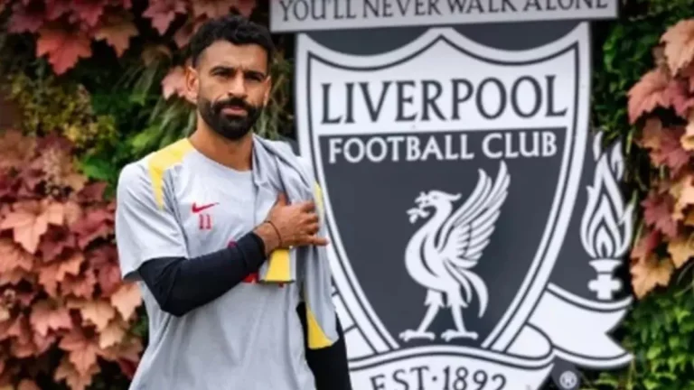 محمد صلاح يدخل التاريخ ويقترب من شارة القيادة في ليفربول