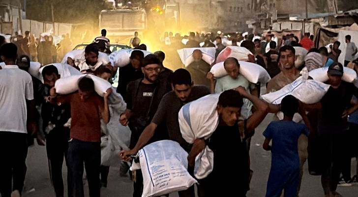 "مخيمات اللاجئين الفلسطينيين" تشيد بموقف الملك لدعم غزة