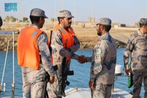مدير عام حرس الحدود يزور الوحدات البرية والبحرية في المدينة المنورة