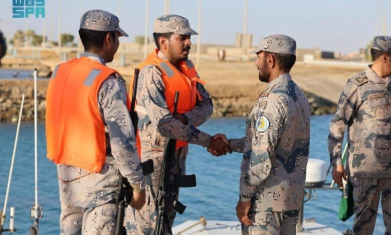 مدير عام حرس الحدود يزور الوحدات البرية والبحرية في المدينة المنورة
