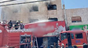 مراسل رؤيا: استمرار الجهود لإطفاء حريق بمحطة تجارية في الكرك دون تسجيل إصابات