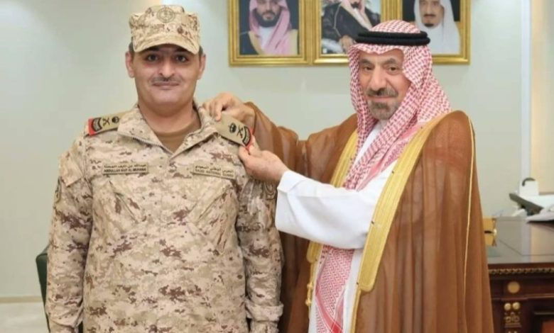 مساعد قائد لواء الأمير تركي الأول بالحرس الوطني يتلقى ترقيته الجديدة من أمير نجران