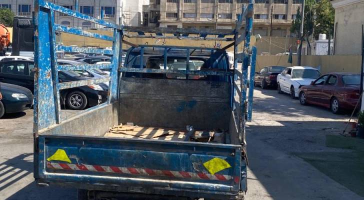 مصادر أمنية تكشف: ضبط مركبة وسائقها لمخالفة قيادة متهورة وجره لحصان.. فيديو