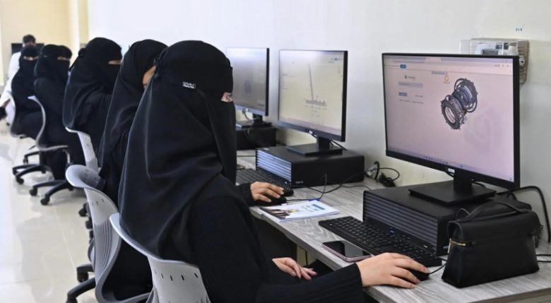 معسكر التصنيع الرقمي يجذب 100 متدرب لتطوير مهاراتهم في مجالات الذكاء الاصطناعي.