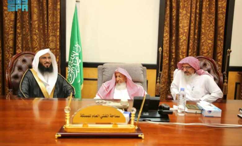 مفتي عام المملكة يستقبل رئيس جمعية النور لتحفيظ القرآن الكريم في الباحة
