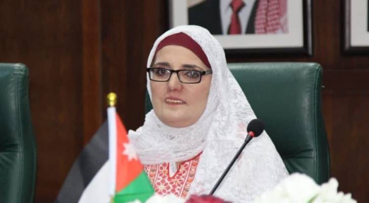 منى طه تبرز كالأولى في "الشامل" للفنون التطبيقية في سن 58