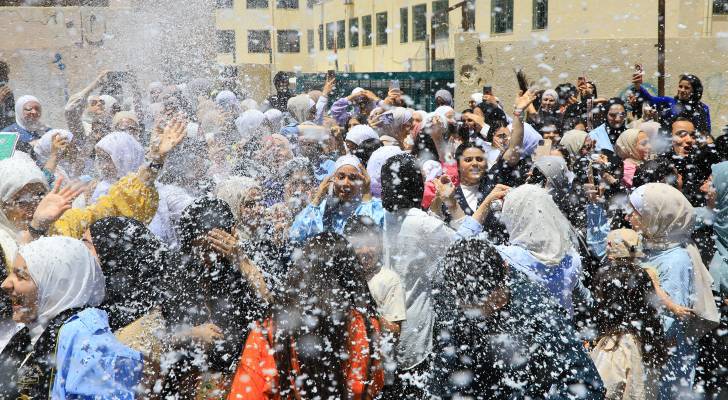 نجاح التوجيهي في الأردن يثير القلق من المخالفات والتحذيرات الأمنية