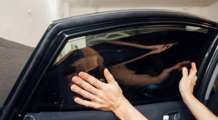 نسبة تظليل زجاج المركبات في الأردن: العقوبات المفروضة على المخالفين تثير الانتباه