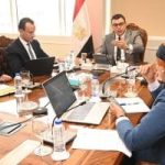 وزير الإسكان يراجع الاستراتيجية الوطنية للعمران الأخضر والمستدام