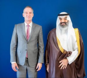 وزير الاتصالات يبحث توسيع آفاق الشراكة السعودية البريطانية مع وزير العلوم البريطاني.
