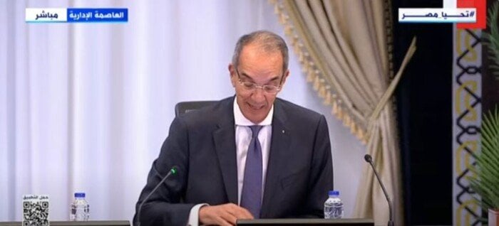 وزير الاتصالات يوضح السبب الحقيقي وراء تجدد النيران في سنترال رمسيس