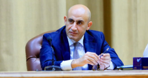 وزير التعليم يعلن عن تنسيق مع “المالية” بشأن رواتب المعلمين وأخبار سارة في الطريق