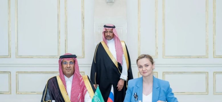 وزير الصناعة يشرف على توقيع مذكرة تفاهم بين "مدن" وحكومة موسكو لتعزيز التعاون.