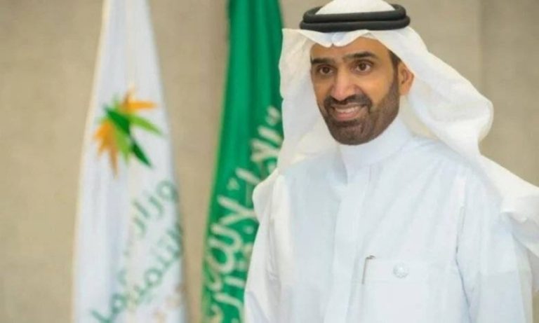 وزير الموارد البشرية يُثمن التعاون الوطني الجاد في محاربة ظاهرة الاتجار بالبشر.