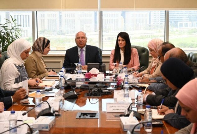 وزيرا الصناعة والتخطيط يستعرضان جاهزية التعامل مع آلية تعديل حدود الكربون CBAM