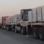 شاهد.. وصول شاحنات المساعدات القادمة من مصر إلى معبر كرم أبو سالم