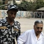 الشرطة تساعد كبار السن فى أول أيام انتخابات مجلس الشيوخ بالزيتون.. فيديو
