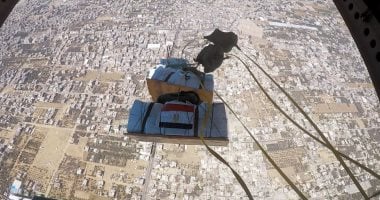 بتوجيهات رئاسية.. استمرار الإسقاط الجوى للمساعدات الإنسانية على غزة (صور)