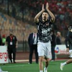عاجل.. أشرف داري يغادر مباراة الأهلي وبيراميدز باكيا بعد الإصابة