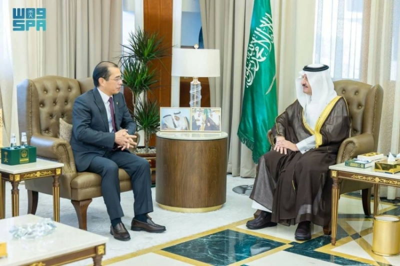 أمير الشرقية يستعرض مشاريع مجموعة الطاقة الدولية الصينية ويطلع على تطوراتها الحالية.