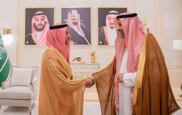 أمير منطقة الباحة يستقبل الرئيس التنفيذي لبنك التنمية الاجتماعية في زيارة رسمية.