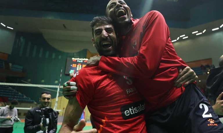 كرة طائرة - إصابة عبد الحليم عبو في الرأس خلال معسكر منتخب مصر
                
                أعلن الاتحاد المصري للكرة الطائرة إصابة عبد الحليم عبو لاعب منتخب مصر.
                الإثنين، 11 أغسطس 2025 - 11:53