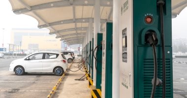 دراسة إعادة تدوير الليثيوم من بطاريات السيارات الكهربائية القديمة بتكلفة زهيدة