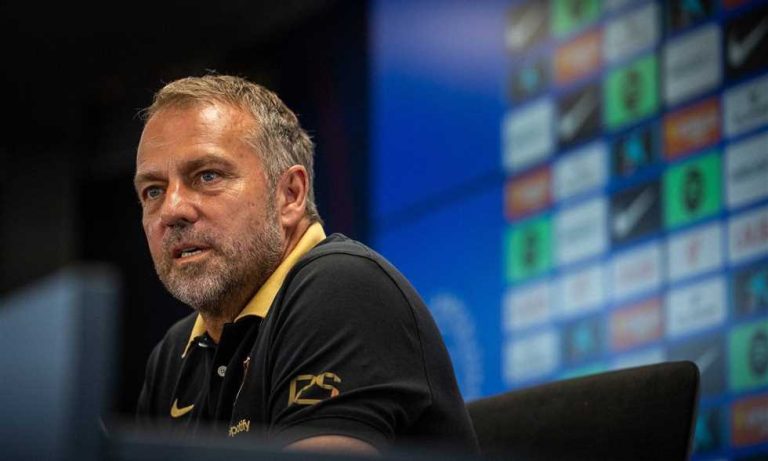 إيقاف فليك وتغريم لامين يامال وليفاندوفسكي عقب مباراة إنتر
                
                أعلن الاتحاد الأوروبي لكرة القدم "يويفا" إيقاف هانز فليك المدير الفني لبرشلونة ومساعده ماركوس سورج بالإضافة إلى غرامة ثنائي الفريق.
                الجمعة، 08 أغسطس 2025 - 18:22