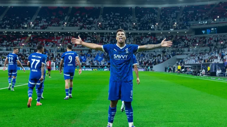 منبوذ من إنزاجي.. "25 مليون وراتب خرافي" يعقد خروج محترف الهلال