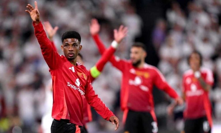 بينهم لاعب عربي.. أموريم يختار قادة مانشستر يونايتد في الموسم الجديد
                
                اختار روبن أموريم مدرب مانشستر يونايتد 6 لاعبين لحمل شارة قيادة الشياطين الحمر في الموسم الجديد.
                الإثنين، 04 أغسطس 2025 - 11:23