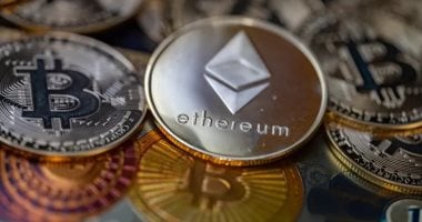 "بيتكوين" تتجاوز 114.5 ألف دولار والعملات الرقمية تتعافى جزئيا