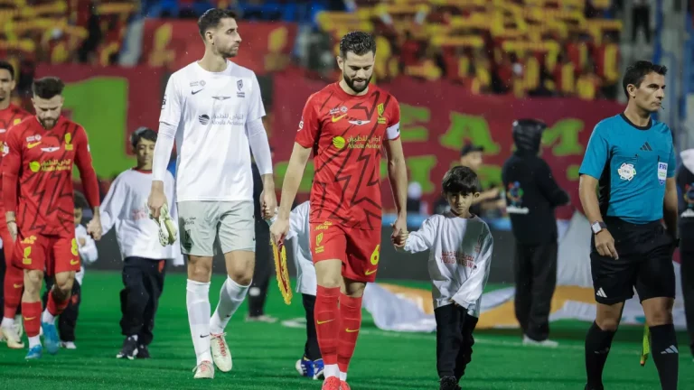 استبعاد مفاجئ يثير الجدل بين جماهير القادسية قبل السوبر السعودي