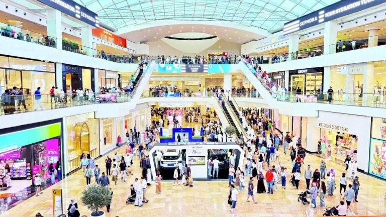 اقتصاد دبي ينمو 3.2% في 2024 مدفوعاً بـ«التجارة والتجزئة»