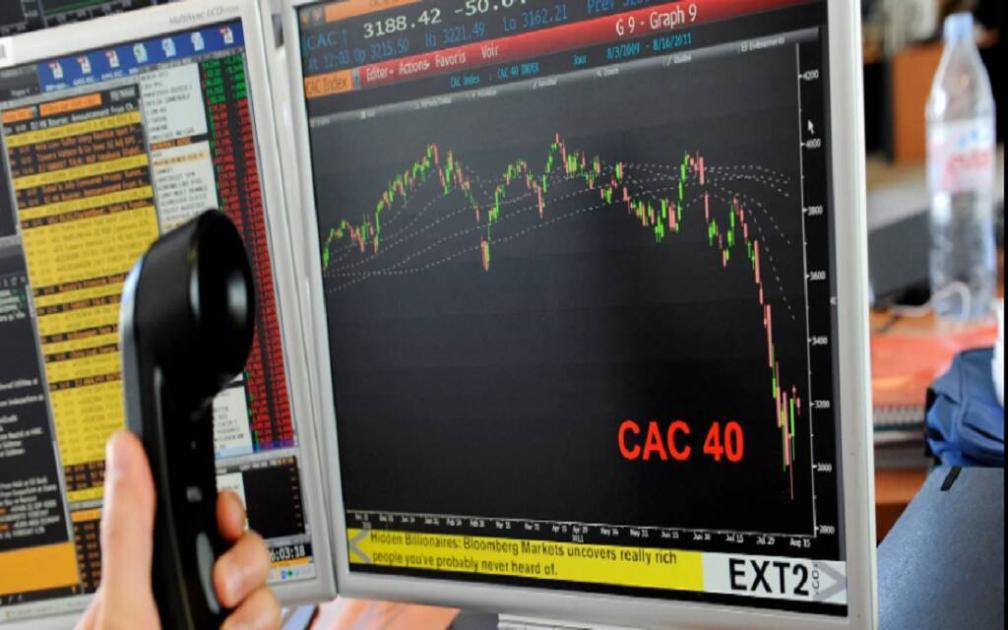 الأسهم الفرنسية تتراجع 2% بعد تحذيرات بالانهيار الحكومي