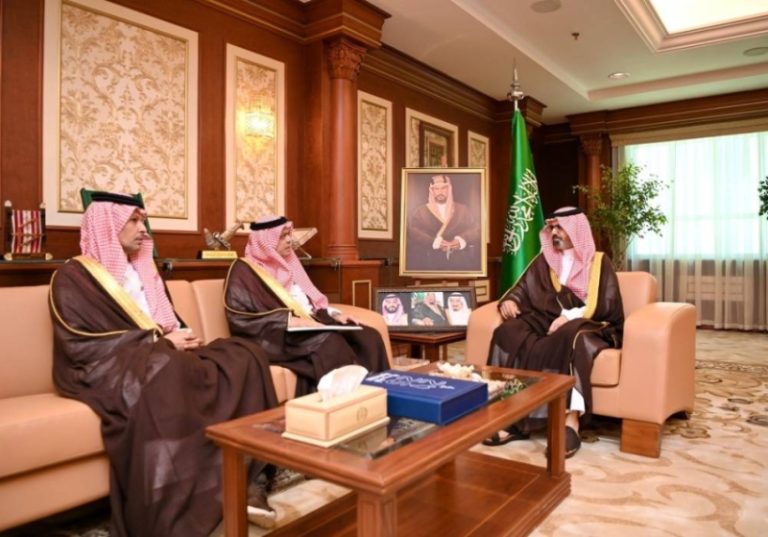 الأمير ناصر بن محمد يرحب برئيس غرفة جازان في زيارة رسمية مميزة.