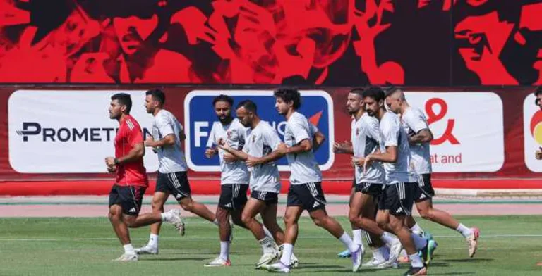 تدريب الأهلي.. محاضرة فنية وفقرات بدنية وأشغال شاقة للحراس
