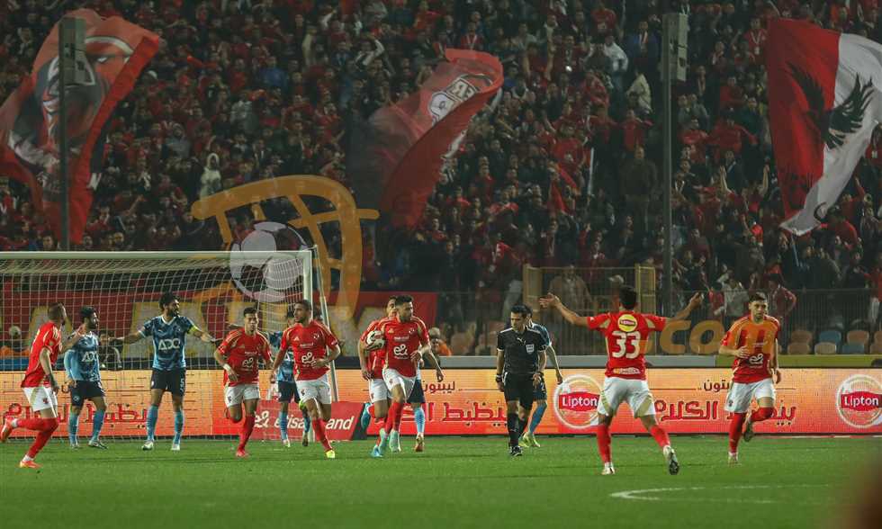 خبر في الجول - الأهلي يقرر التقدم بطلب استقدام حكام أجانب لمواجهة بيراميدز
                
                استقر النادي الأهلي على التقدم بطلب استقدام حكام أجانب لمواجهة بيراميدز ضمن منافسات الدوري.
                الخميس، 14 أغسطس 2025 - 10:28