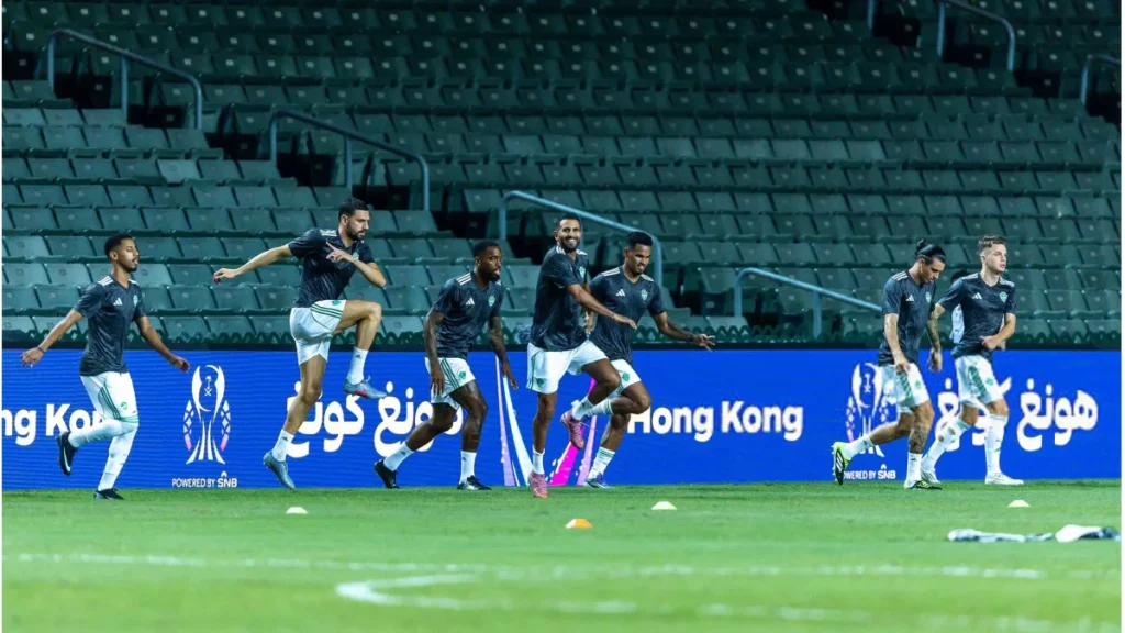 الأهلي يسجل ثلاثية في الشوط الأول ويهدد النصر بقوة