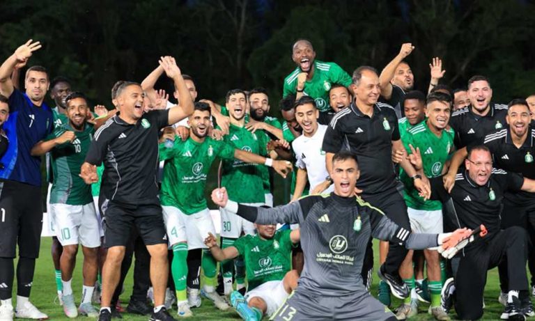 نقطة تكفي للتتويج.. البدري يقود الأهلي لاكتساح السويحلي في الدوري الليبي
                
                اكتسح أهلي طرابلس الليبي منافسه السويحلي بثلاثية نظيفة في الجولة الرابعة وقبل الأخيرة من المرحلة الأخيرة لتحديد بطل الدوري.
                الأربعاء، 06 أغسطس 2025 - 23:56