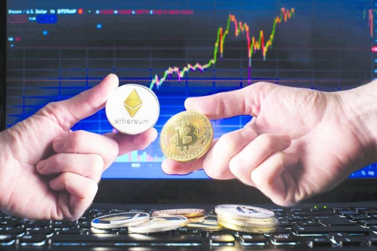 «البيتكوين» تتمسك بـ 111 ألف دولار و«الإيثر» تتراجع 2.11%