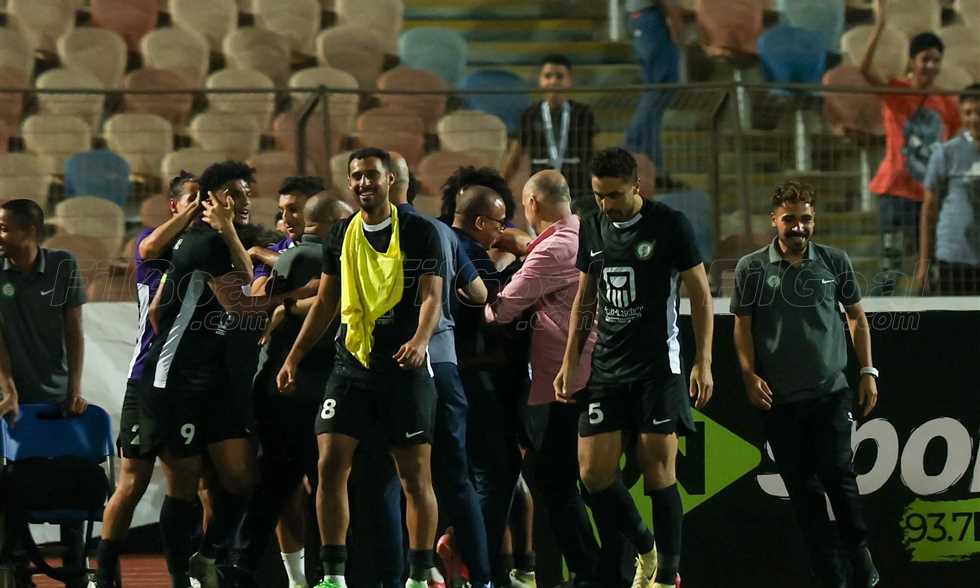 بعد هدفين في آخر دقيقتين.. التعادل يحسم مواجهة البنك الأهلي أمام كهرباء الإسماعيلية
                
                شهدت مواجهة البنك الأهلي أمام كهرباء الإسماعيلية على استاد القاهرة إثارة كبرى في الثواني الأخيرة من المواجهة.
                الثلاثاء، 19 أغسطس 2025 - 20:13