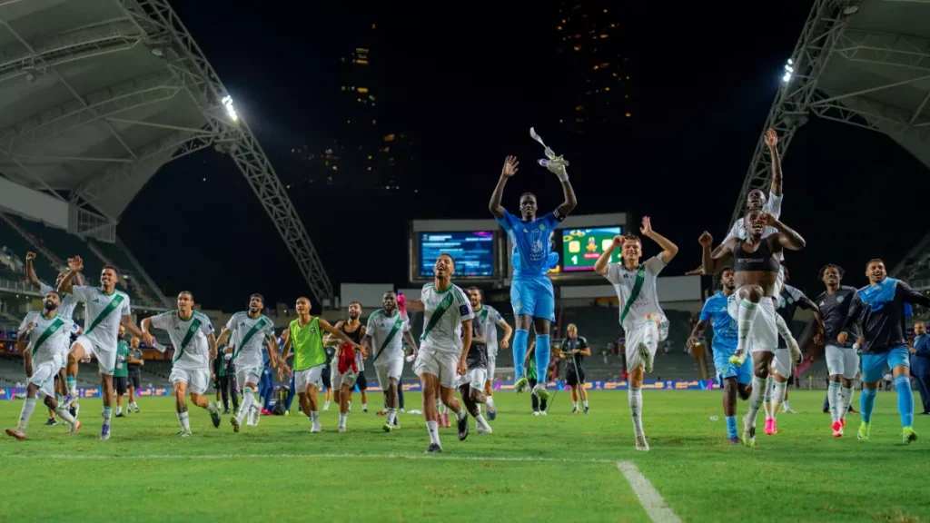 الدوري الإنجليزي يتدخل لحل أزمة الأهلي بصفقة مدوية قريبة