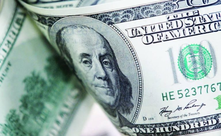 الدولار يتجه لانخفاض شهري بسبب رهانات خفض الفائدة