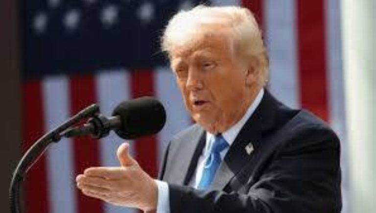 الرئيس الأمريكي يعلن زيادة الرسوم الجمركية على العديد من الدول حول العالم.