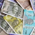 الروبية الهندية تهبط إلى مستوى قياسي أمام الدولار
