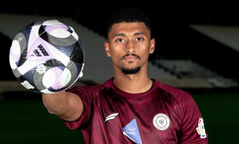 الصفقة الرابعة.. الشباب السعودي يتعاقد مع حارس النصر السابق
                
                أبرم نادي الشباب السعودي رابع صفقاته خلال فترة الانتقالات الصيفية الجارية.
                الأربعاء، 20 أغسطس 2025 - 19:54