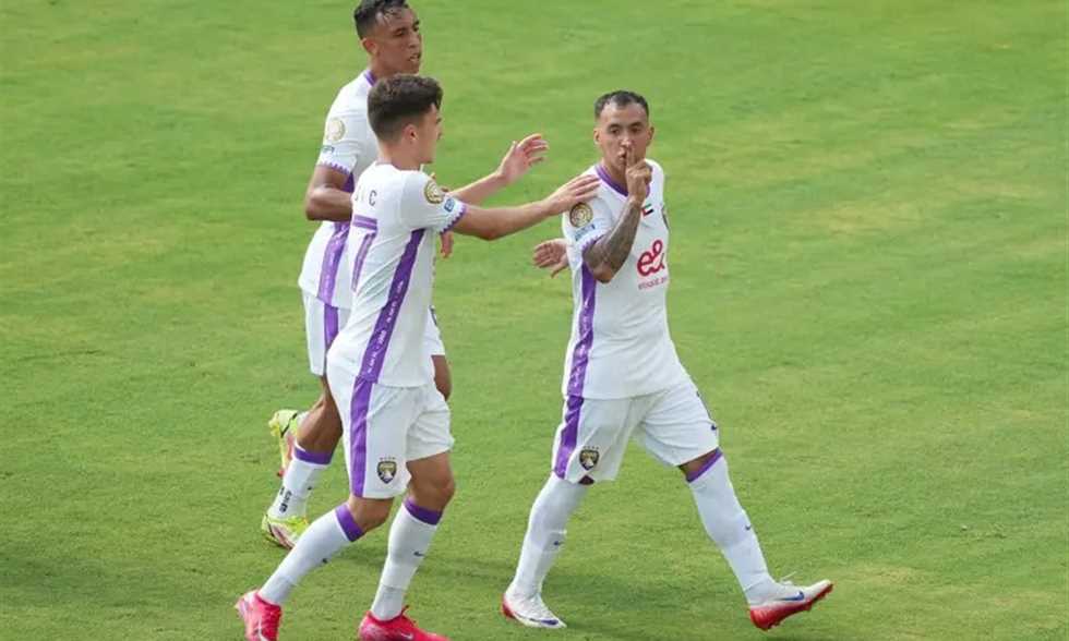 تقرير: العين يرسل خطابا رسميا للاتحاد الإماراتي يطالب بحكام أجانب لنهاية الموسم في الدوري
                
                أرسل نادي العين خطابا رسميا للاتحاد الإماراتي لكرة القدم يطالب بحكام أجانب حتى نهاية الموسم
                الإثنين، 18 أغسطس 2025 - 17:07