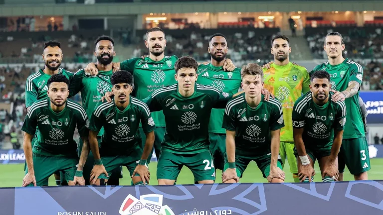 القادسية يخطف لاعب الأهلي في الصيفية رغم محاولات تجديد عقده